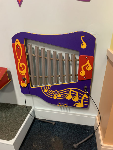 墙上安装的儿童木琴图片图片下载