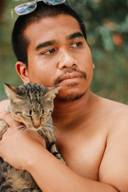 胖子和猫玩图片下载