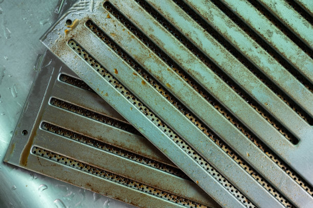 油罩过滤器上有油污。图片下载