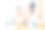 穿围裙的年轻女子和年长女子在家里聊天图片下载
