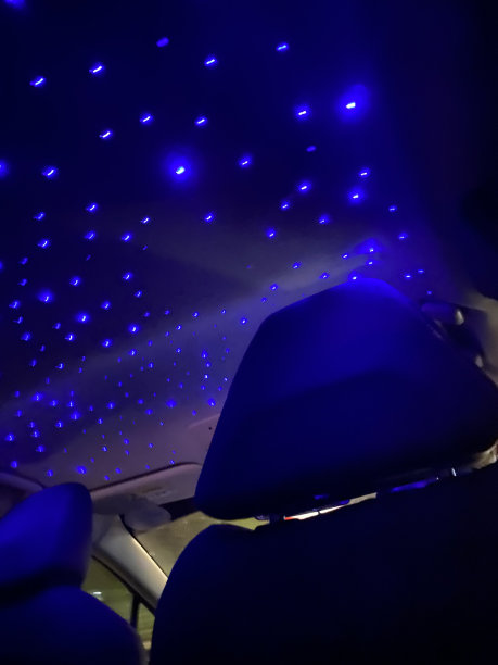 蓝星天空出租车优步座位椅子黑暗魔法灯车图片下载