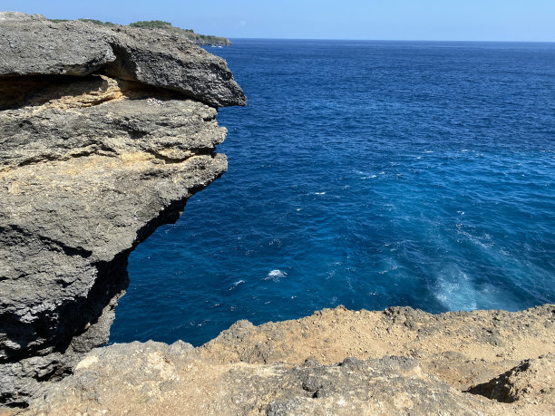 超级蓝的海水。图片下载