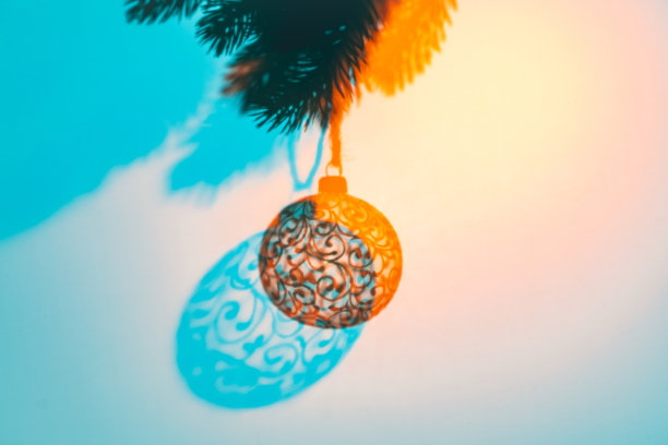 圣诞树上的圣诞球，创意照片，新年，圣诞节图片下载