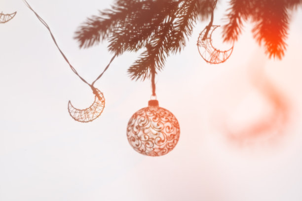 圣诞树上的圣诞球，创意照片，新年，圣诞节图片下载