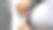正上方是孕妇在家里用笔记本电脑工作的照片图片下载