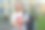 一个可爱的女学生背着书包走在户外，在阳光明媚的日子里享受着学习的乐趣。图片下载
