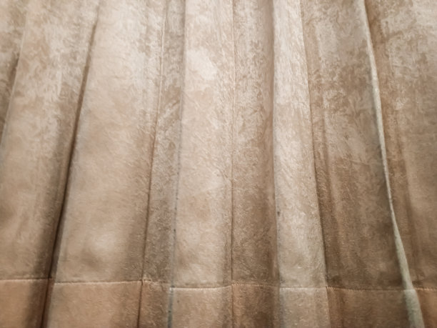 破旧的棕色窗帘的纹理特写照片。图片下载