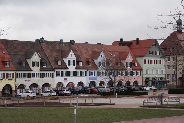 弗罗伊登施塔特靠近黑森林的建筑物照片图片下载