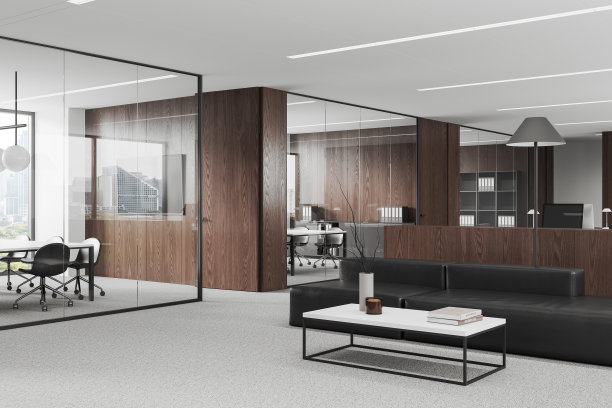 时尚的办公室内配有冷风和玻璃会议空间，全景窗图片下载