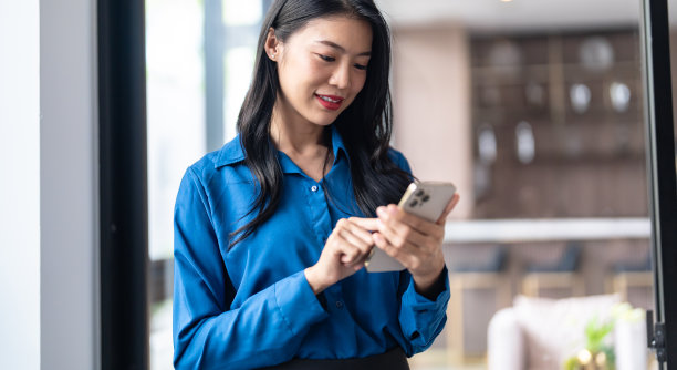 时间查看新闻，社交媒体，手机技术，电子商务。图片下载