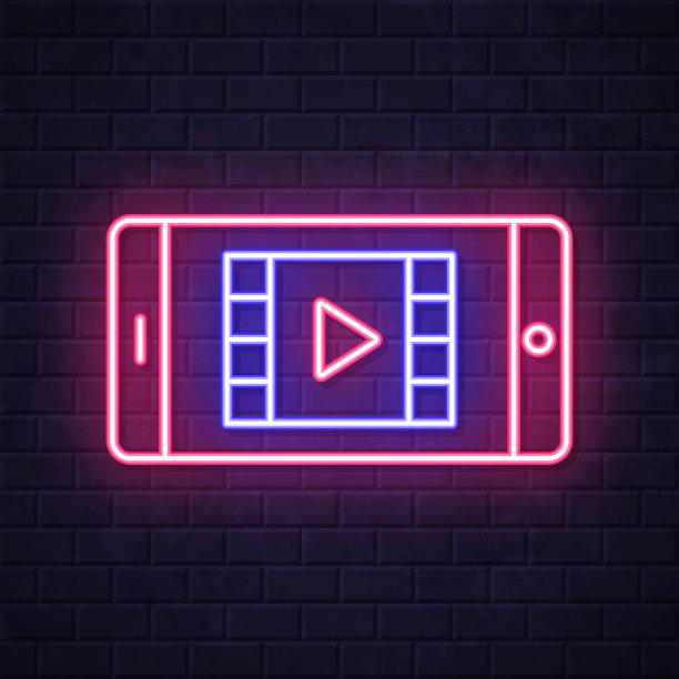 用智能手机看视频。在砖墙背景上发光的霓虹灯图标图片下载