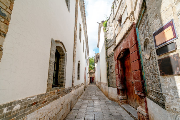 老街上的历史建筑图片下载