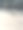 一个男人在街上骑滑板的照片。图片下载