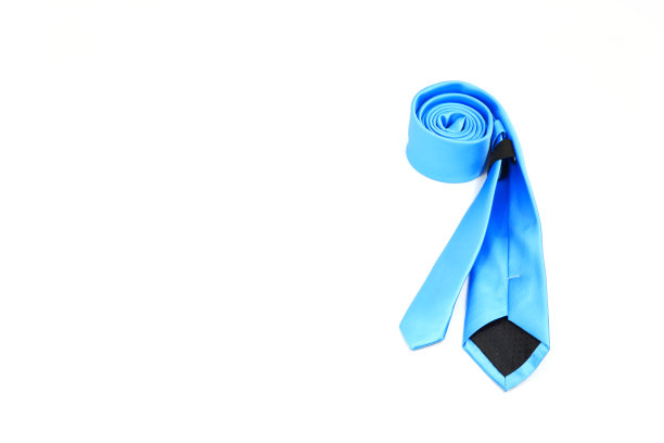 白色背景上的纯色领带特写，留白图片下载