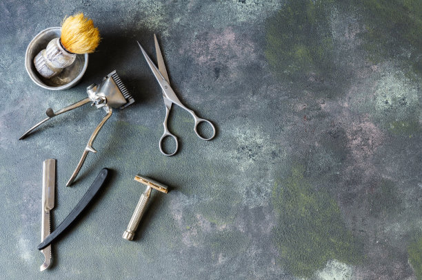 采购产品复古理发师用品，头发和胡须配件的男人，旧剃须机，剪刀，旧剃刀，理发师怀旧海报图片下载