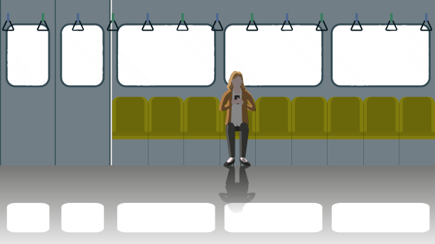 一位女士坐在最后使用手机图片下载