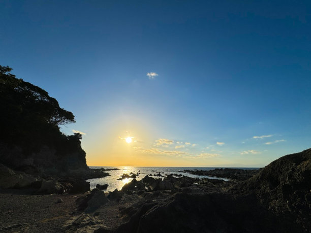 自然风光的图片-海，山，天空，蓝天，云，河流，森林，树木，波浪图片下载