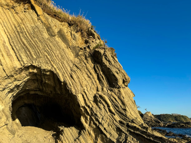 自然风光的图片-海，山，天空，蓝天，云，河流，森林，树木，波浪图片下载
