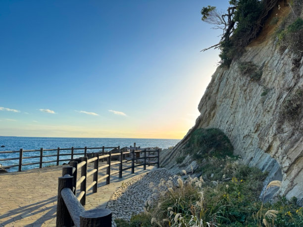 自然风光的图片-海，山，天空，蓝天，云，河流，森林，树木，波浪图片下载