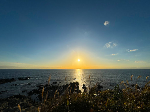 自然风光的图片-海，山，天空，蓝天，云，河流，森林，树木，波浪图片下载