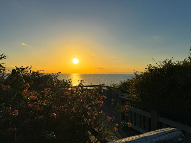 自然风光的图片-海，山，天空，蓝天，云，河流，森林，树木，波浪图片下载