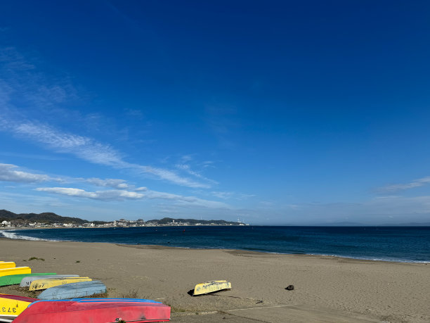 自然风光的图片-海，山，天空，蓝天，云，河流，森林，树木，波浪图片下载