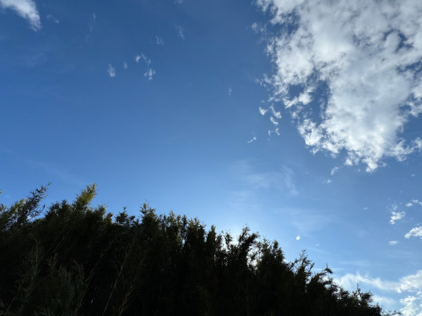 自然风光的图片-海，山，天空，蓝天，云，河流，森林，树木，波浪图片下载