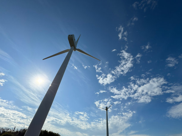 自然风光的图片-海，山，天空，蓝天，云，河流，森林，树木，波浪图片下载