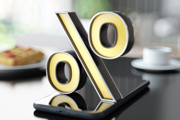 模糊厨房背景的手机百分比标志图片下载