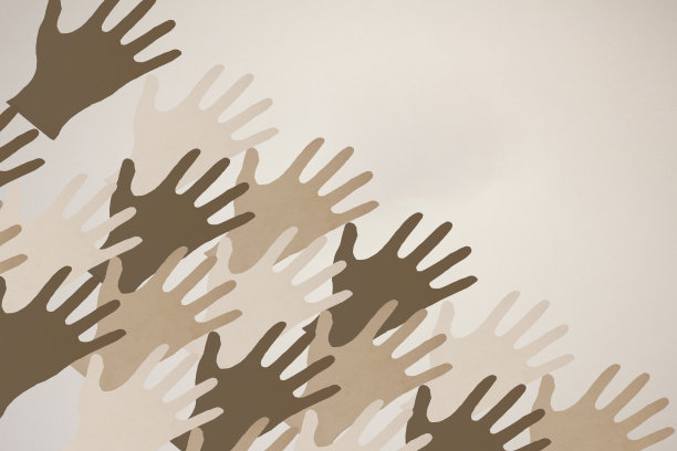 人类双手的各种肤色。图片下载