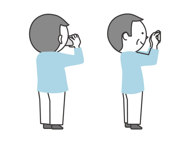 一名男子用智能手机拍照和录像。图片下载