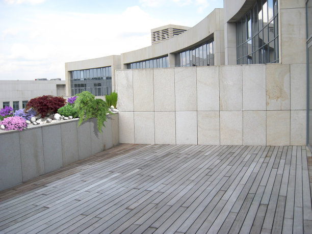 露台园林作为住宅项目的建筑亮点，3D渲染图片下载