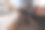 一个穿着黑衣的年轻女子在仓库里钢琴间的肖像图片下载
