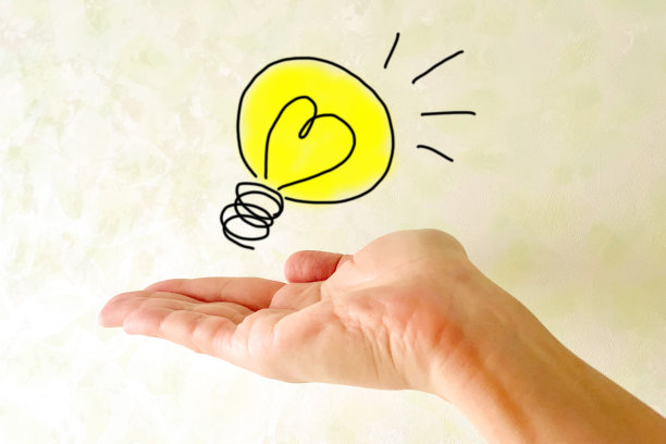 灯泡在你的手心图片下载