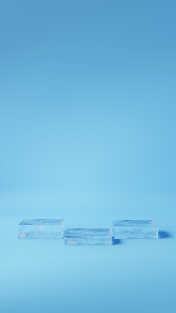 3 d演示。三个浅蓝色背景的方形冰基座(垂直)图片下载