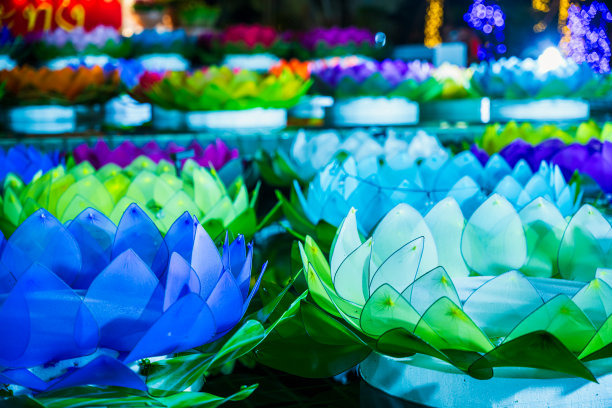 美丽的克拉通由泡沫制成，漂浮在水面上，用于泰国新年和河女神崇拜仪式，这是泰国著名的节日，12月的满月。图片下载