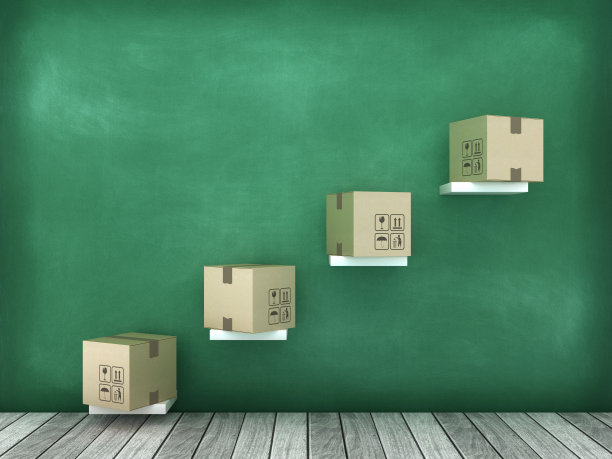 台阶上的纸板箱图片下载