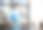 年轻的亚洲女商人在办公室工作的照片图片下载