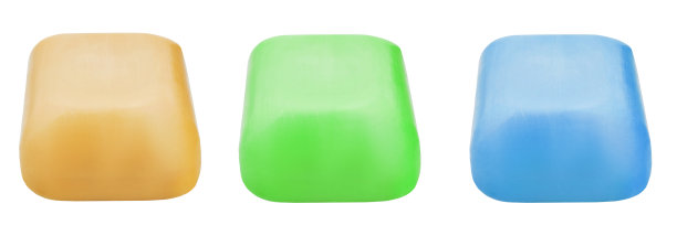 在白色背景上隔离的肥皂片。卫生的概念。图片下载