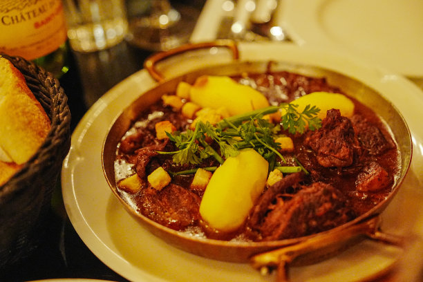 巴黎的勃艮第牛肉图片下载