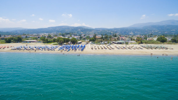 克里特岛哈尼亚的普拉塔尼亚海滩。雷希姆诺希腊群岛。图片下载