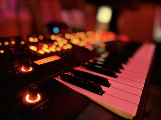 制作工作室设备-合成器图片下载