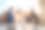 亚洲孕妇在家通过社交媒体吃蔬菜沙拉奶让其他妈妈看着图片下载