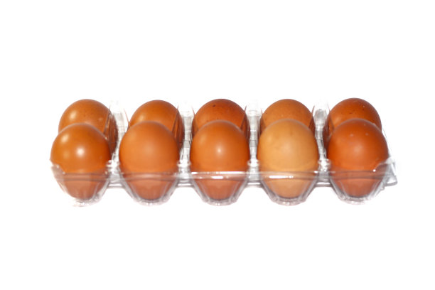 鸡蛋在盒子包装的图片放在白色的背景与孤立的图片。图片下载