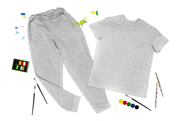 棉质校服和运动衫，裤子和t恤图片下载