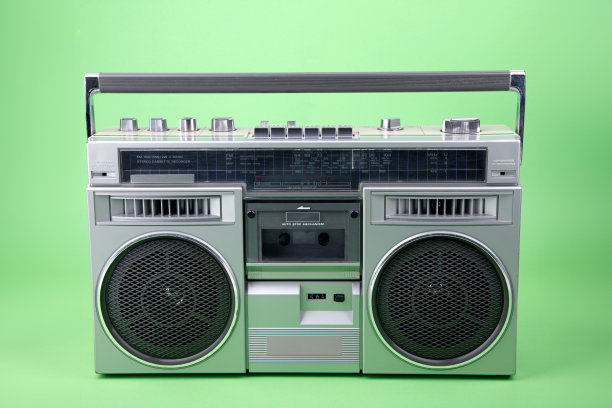 老式便携式磁带录音机图片下载