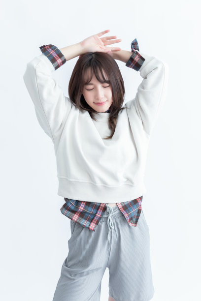 美丽的年轻亚洲妇女在工作室拍摄-股票摄影材料图片下载