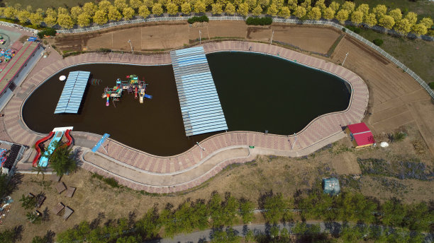 中国北方运动场的航拍照片图片下载