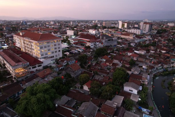 日惹Malioboro及其周边地区从上面看。日惹的高峰时间图片下载
