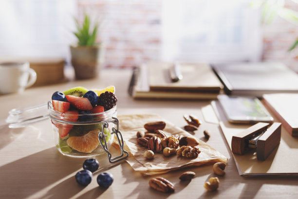 办公室吃早餐图片下载